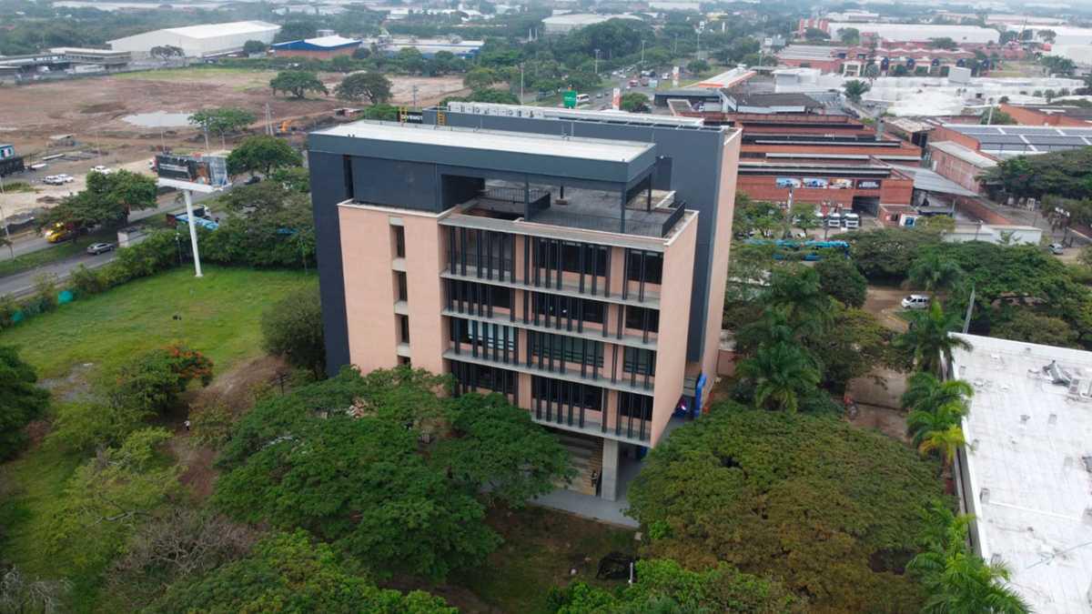 Educación del Futuro: Presidente Petro Entrega Edificio Inteligente en UniCamacho para 20 Mil Estudiantes