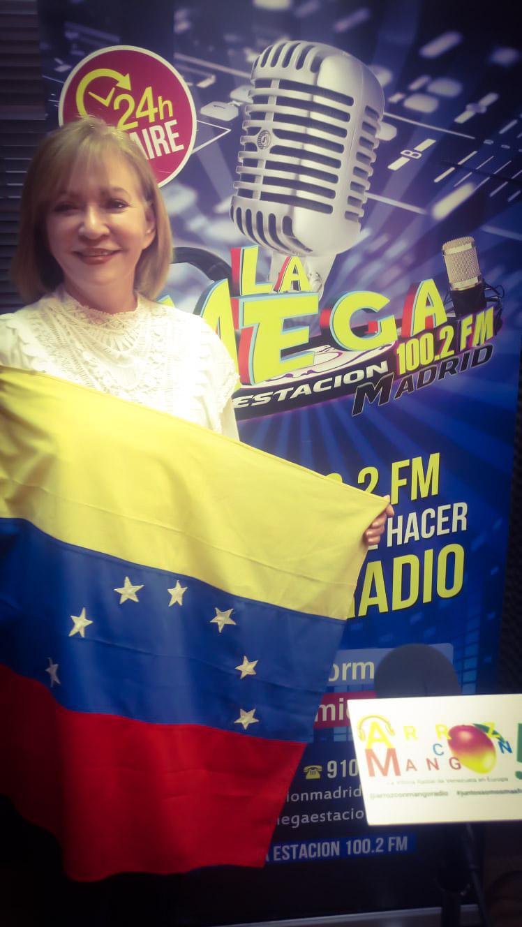 Entrevista de Radio en Arroz con Mango por la Megaestacion 100.2 FM
