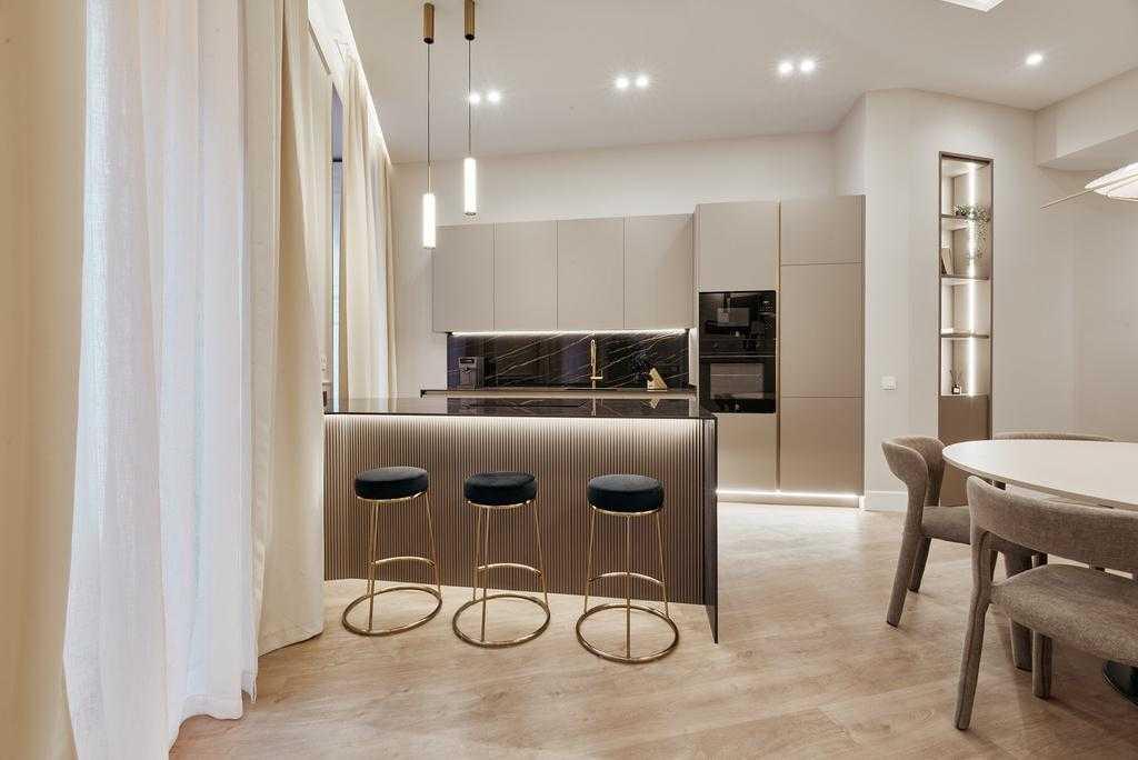 Barco 34 | Piso de diseño con 4 balcones en Malasaña