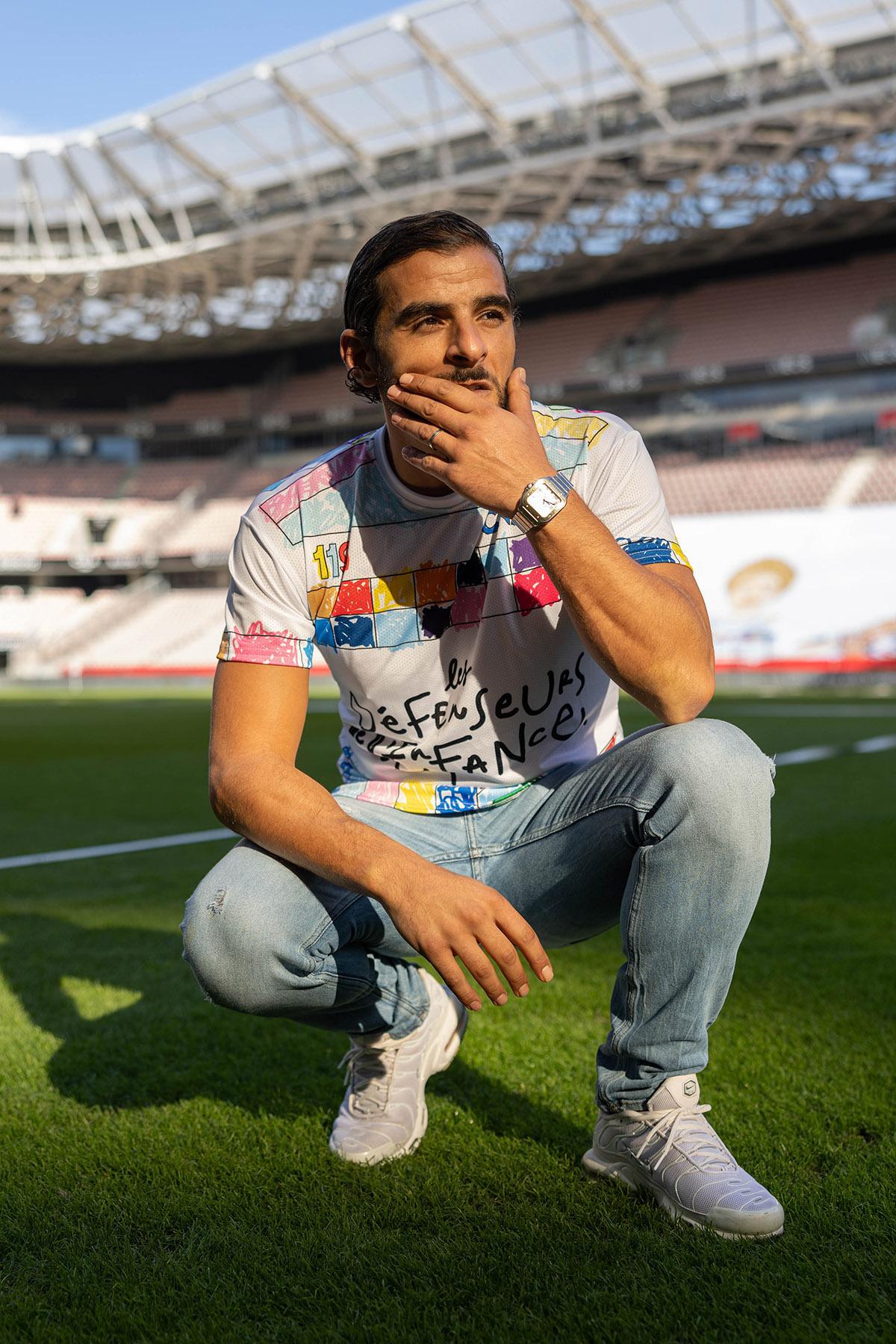 Un maillot de foot dessiné par des enfants pour sensibiliser à la protection de l’enfance