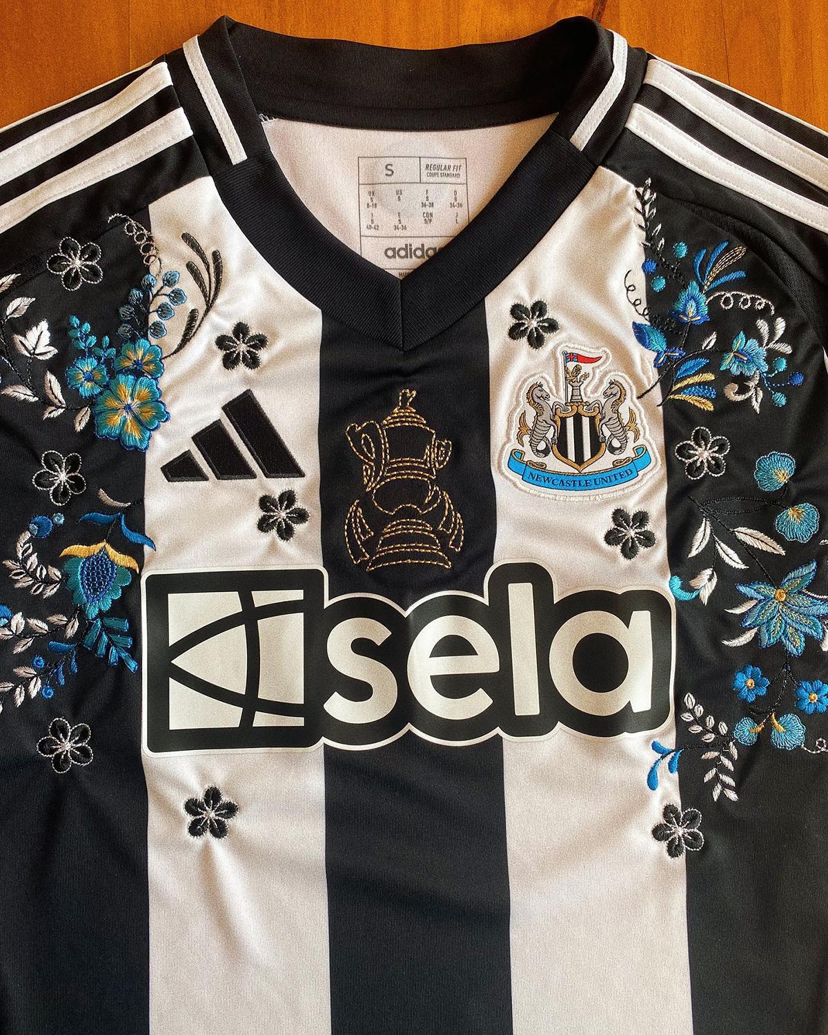 L’artiste Diana Al Shammari sublime les maillots de foot avec des magnifiques broderies L’artiste Diana Al Shammari sublime les maillots de foot avec des magnifiques broderies