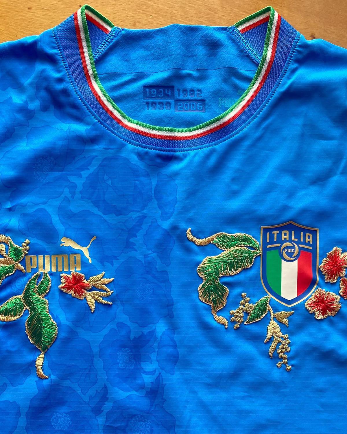 L’artiste Diana Al Shammari sublime les maillots de foot avec des magnifiques broderies L’artiste Diana Al Shammari sublime les maillots de foot avec des magnifiques broderies