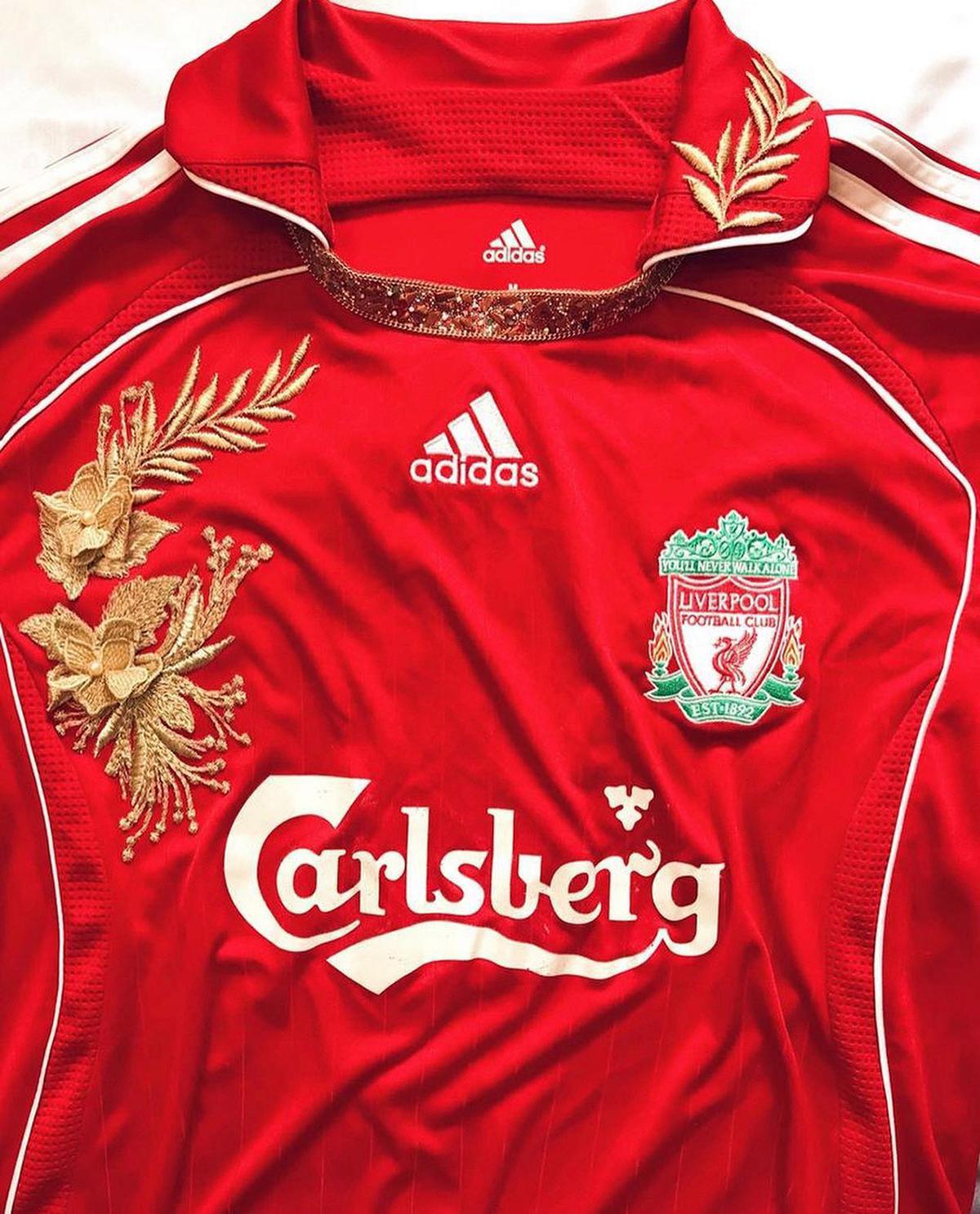 L’artiste Diana Al Shammari sublime les maillots de foot avec des magnifiques broderies L’artiste Diana Al Shammari sublime les maillots de foot avec des magnifiques broderies