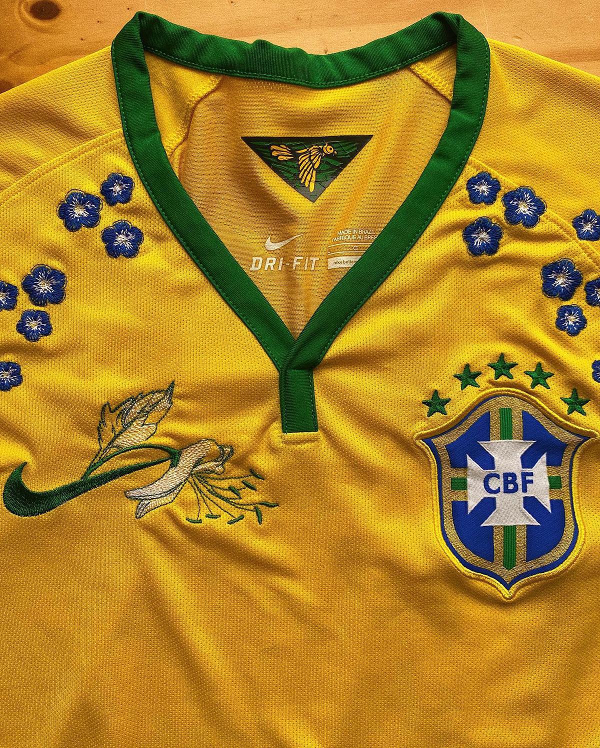 L’artiste Diana Al Shammari sublime les maillots de foot avec des magnifiques broderies L’artiste Diana Al Shammari sublime les maillots de foot avec des magnifiques broderies