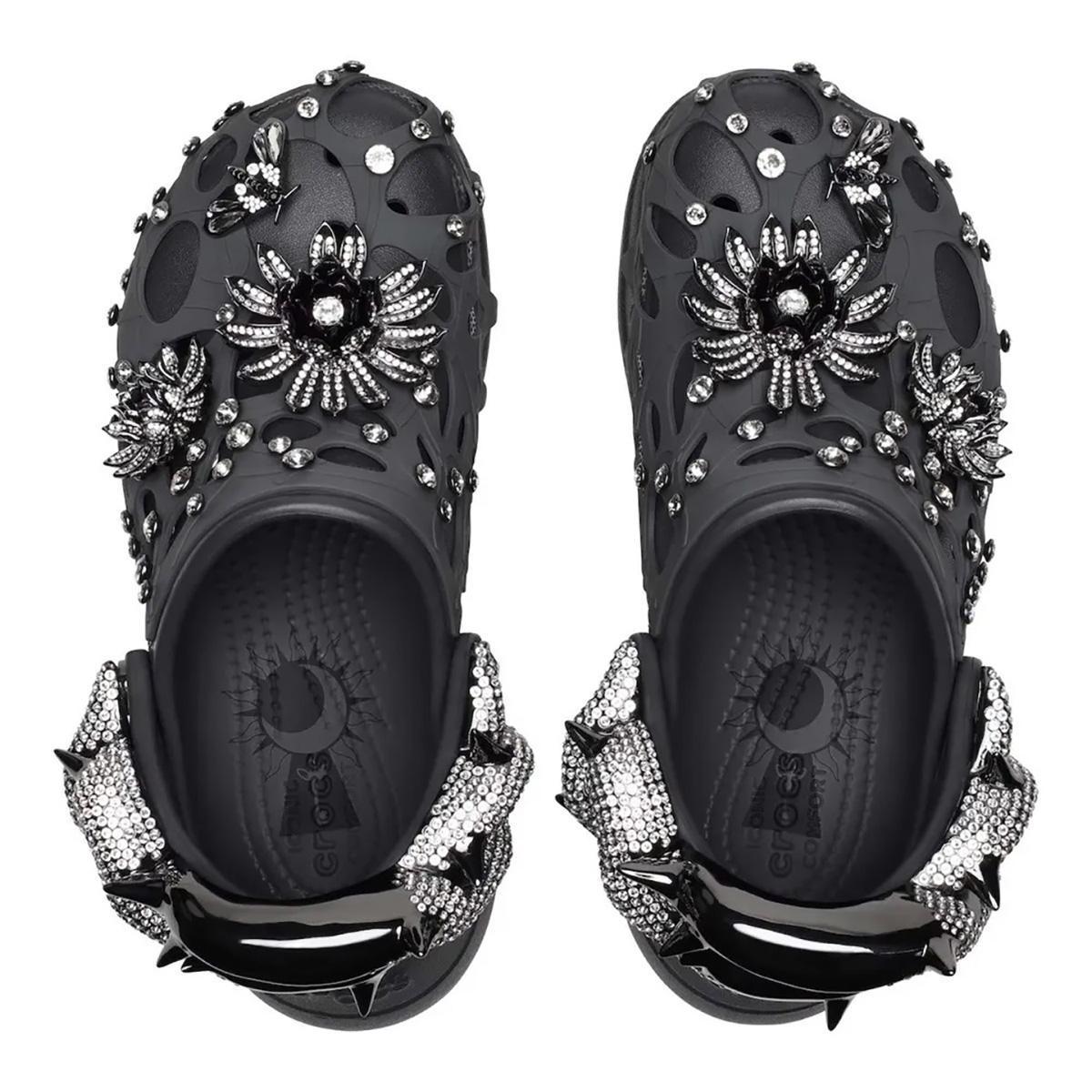 Crocs dévoile des sabots-bijoux premium incrustés de cristaux Swarovski