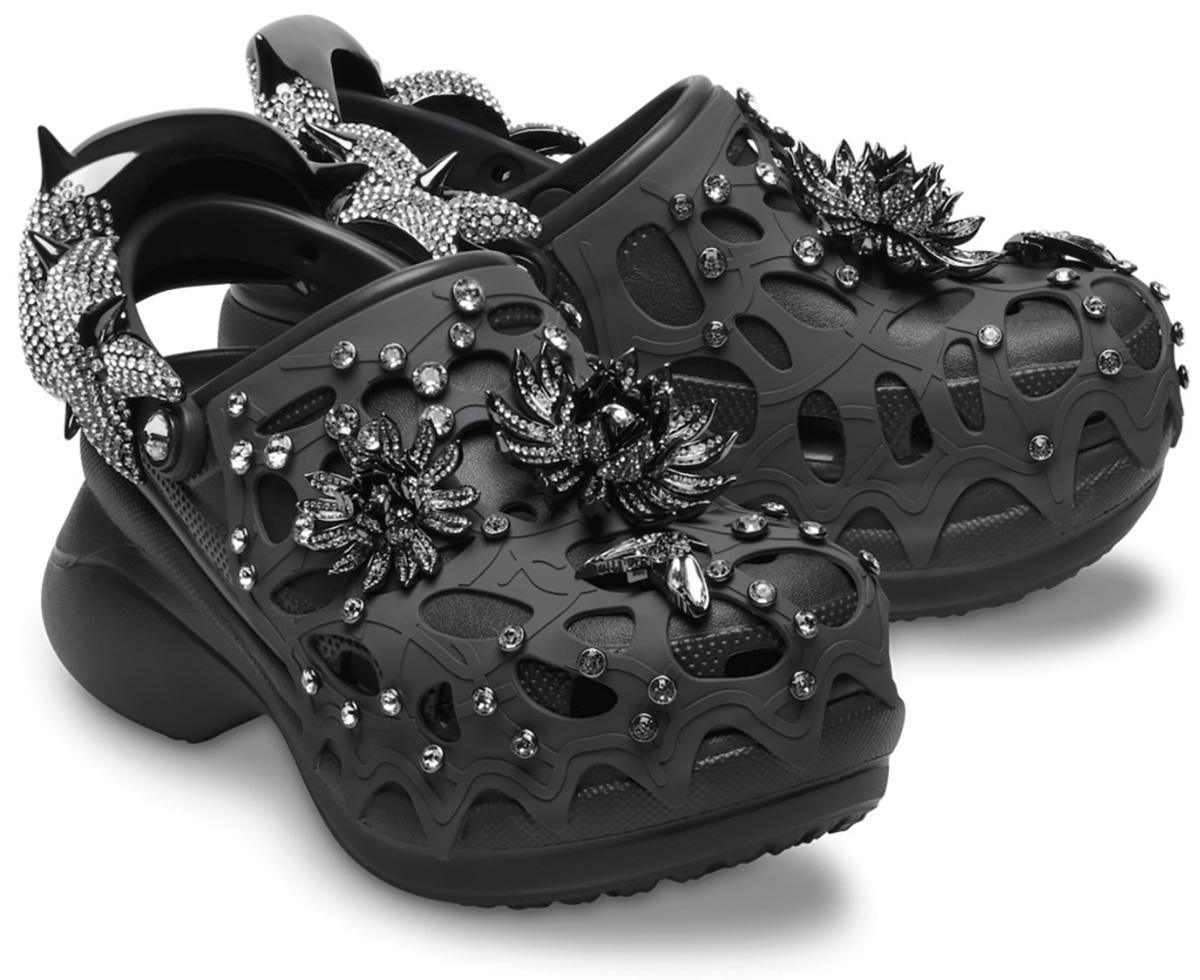 Crocs dévoile des sabots-bijoux premium incrustés de cristaux Swarovski