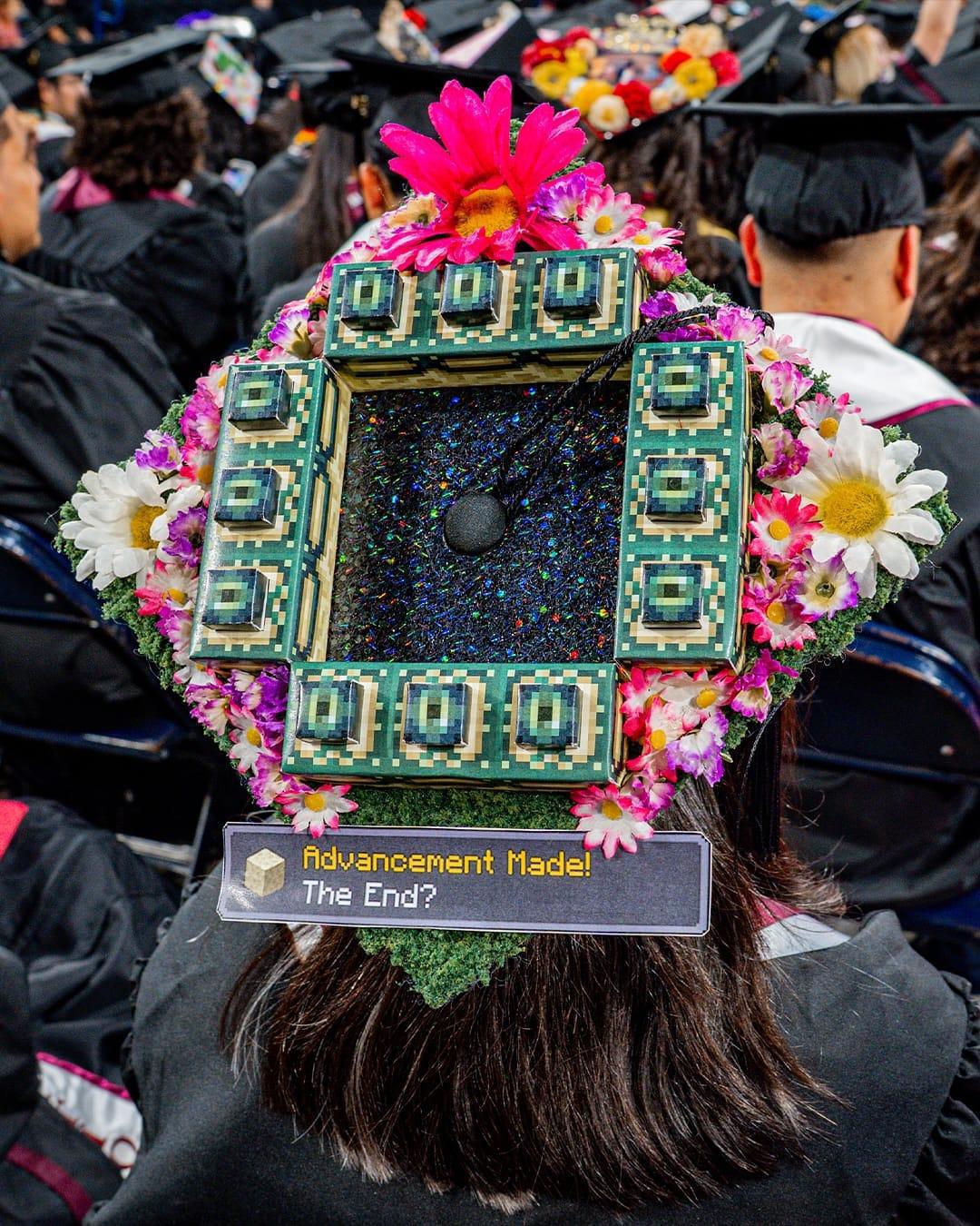 États-Unis : les diplômés de cette université détournent leur chapeau avec créativité États-Unis : les diplômés de cette université détournent leur chapeau avec créativité