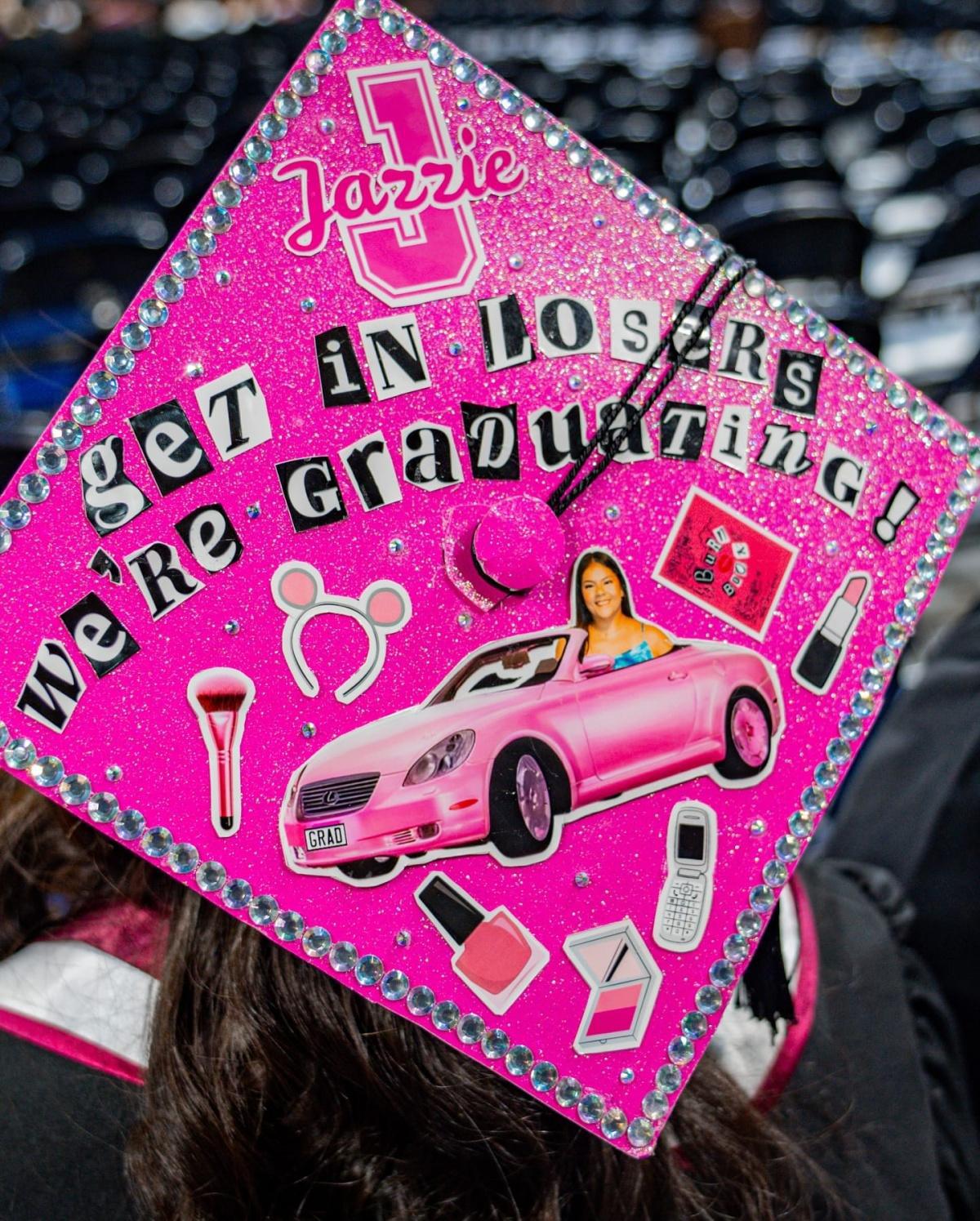 États-Unis : les diplômés de cette université détournent leur chapeau avec créativité États-Unis : les diplômés de cette université détournent leur chapeau avec créativité