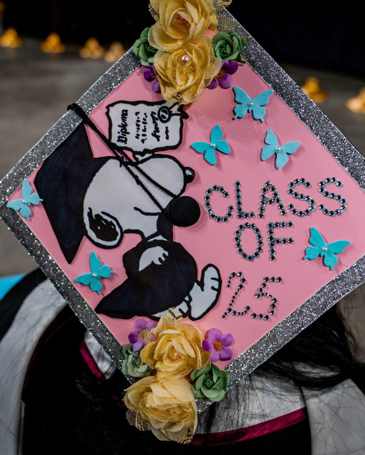 États-Unis : les diplômés de cette université détournent leur chapeau avec créativité États-Unis : les diplômés de cette université détournent leur chapeau avec créativité