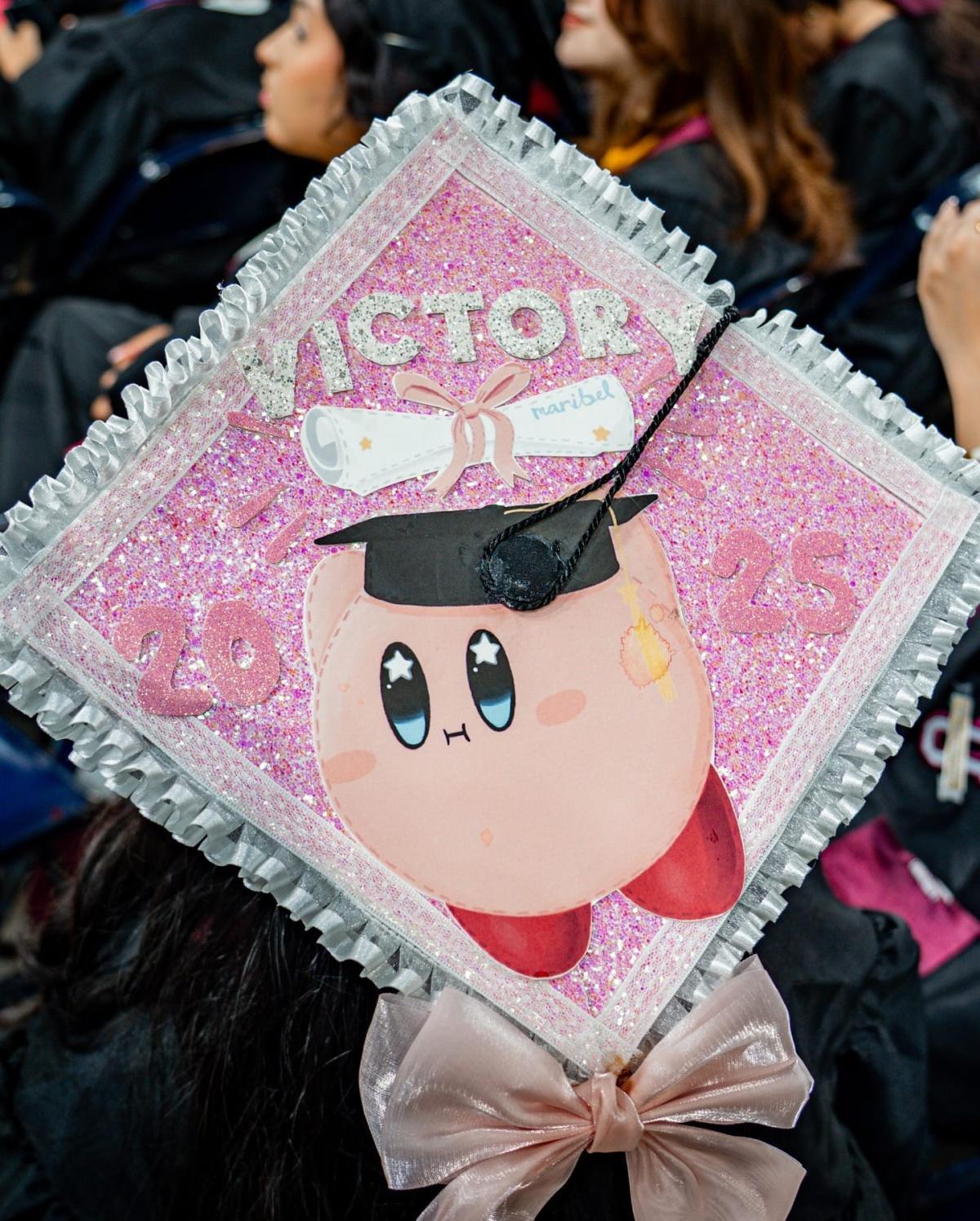 États-Unis : les diplômés de cette université détournent leur chapeau avec créativité États-Unis : les diplômés de cette université détournent leur chapeau avec créativité