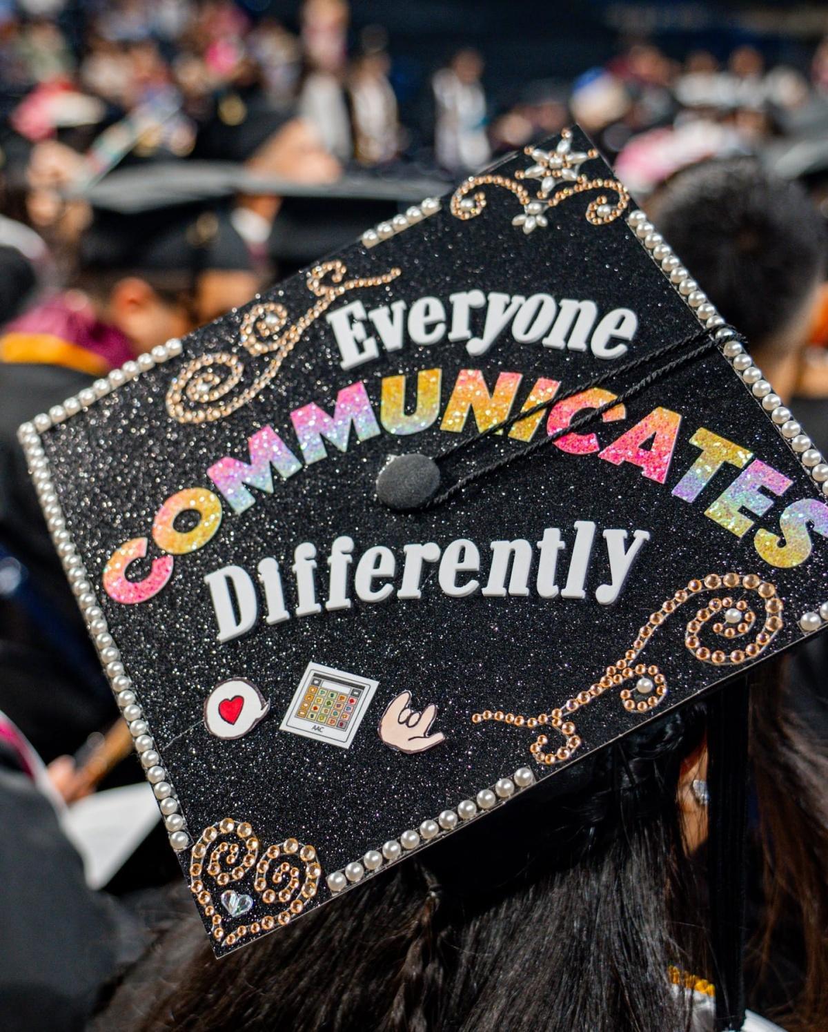 États-Unis : les diplômés de cette université détournent leur chapeau avec créativité États-Unis : les diplômés de cette université détournent leur chapeau avec créativité