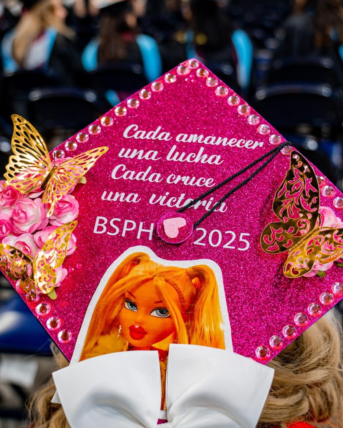 États-Unis : les diplômés de cette université détournent leur chapeau avec créativité États-Unis : les diplômés de cette université détournent leur chapeau avec créativité