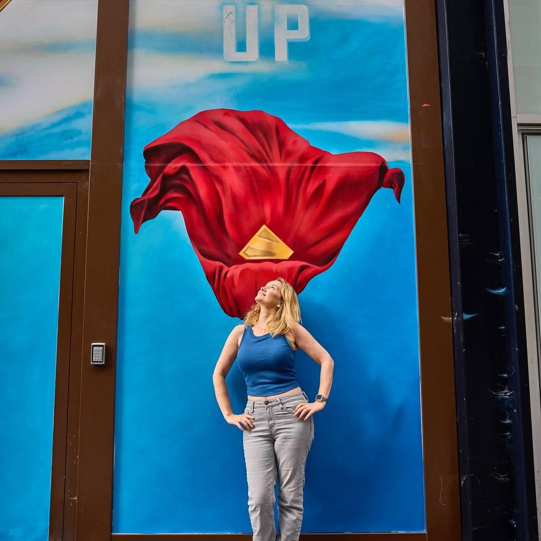 Warner dévoile une fresque street art qui vous met dans la peau de Superman Warner dévoile une fresque street art qui vous met dans la peau de Superman