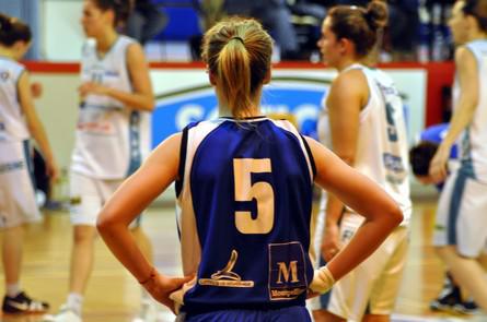 Après avoir fait parler la poudre en début de match, Léa BLATRIE ne peut que constater les dégâts...