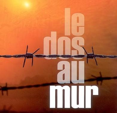 Dos au mur...