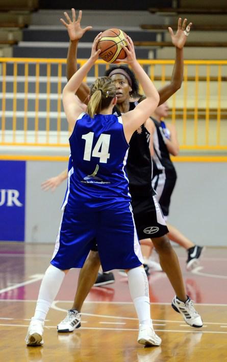 Justine BARTHELEMY dos tourné à l'objectif, mais pas à la victoire!