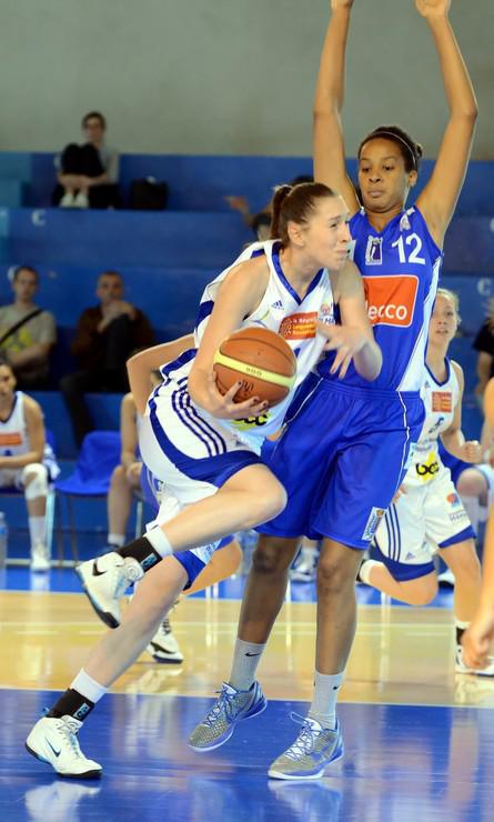 Mathilde ROCHE à la peine devant son adversaire