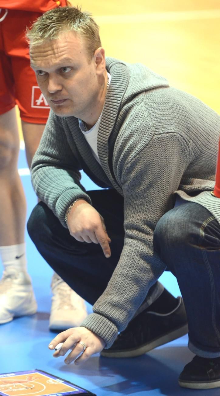 On peut faire confiance à Damien LEROUX (ici au printemps dernier) pour motiver ses troupes au maximum au moment d'affronter son rival lattois