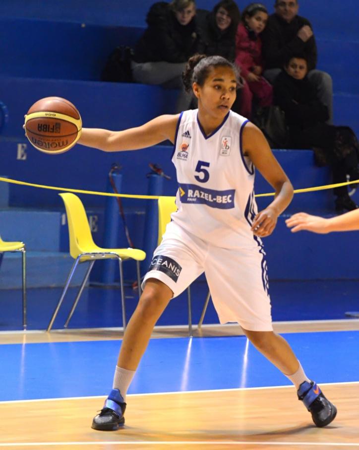 Océane SINAMALE: une petite feinte et 15 points!