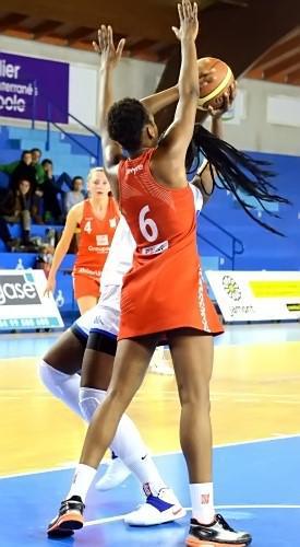 On ne passe pas Prescillia LEZIN qui apporte en sus 17 points en attaque.