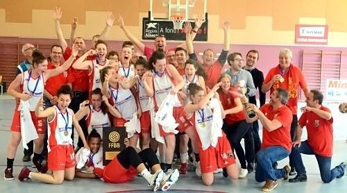 La victoire de Roche Vendée arrosée au Champagne !