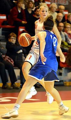 Margot LEGAT a donné bien du fil à retordre à la défense lattoise : 18 points sortie du banc ! 