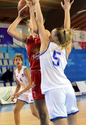 Beau duel entre Natalia FARKASOVA et Anaïs BRO. La vendéenne l'emporte avec 10 points contre 2 mais à la fin c'est le BLMA qui gagne.