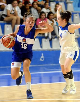 Noémie COSTA écarte ici Pauline MARRAST et le BLMA prend le dessus sur Basket Landes