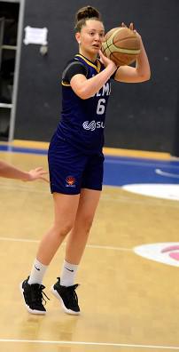 Thelma BARBITCH, ici tranquille à 40 cm derrière la ligne primée, aura été le détonateur de la victoire des U18 à Roanne