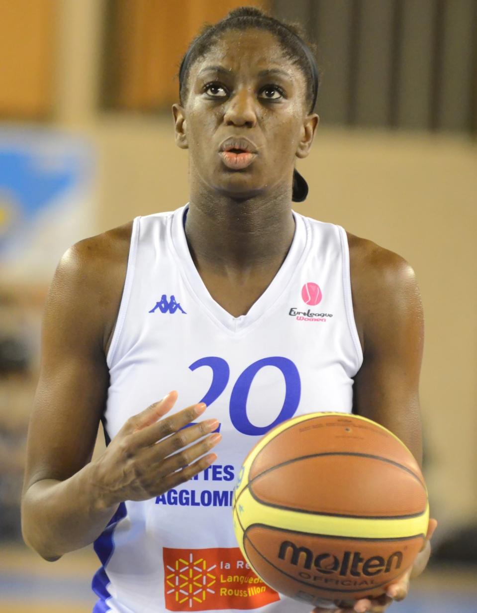 Shameka CHRISTON, ici au lancer, portera dès maintenant un nouveau maillot:celui de Zamora en Espagne
