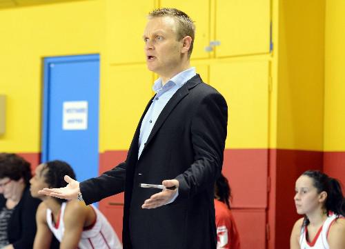 Le coach aixois Damien LEROUX, parfois perplexe, attend une réaction d'orgueil de ses troupes