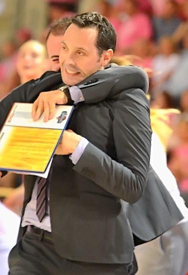 Le buzzer vient de retentir: Matthias MANCA peut se précipiter sur Fred BERGER. Cette victoire lyonnaise et cette saison incroyable, c'est aussi le résultat de leur travail