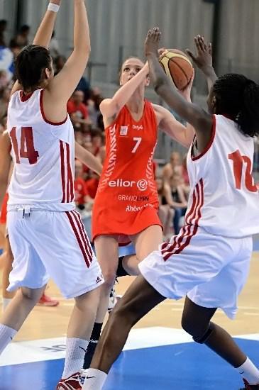 Malgré Myriam MARTIN et Dégane BALLE-BONZA, Clarisse LEGRAND va passer et conduire son équipe à la victoire