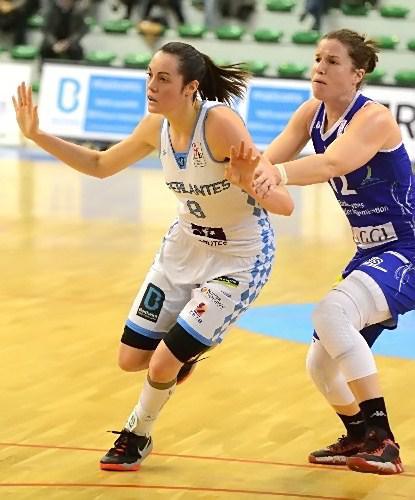 Sarah MICHEL devant Gaëlle SKRELA lors du dernier Nantes vs BLMA : adversaires d'hier et coéquipières de demain