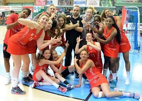 Le groupe lyonnais médaillé, renforcé pour la photo et tout le week-end par les Espoirs Leslie MAKOSSO, Johanna MUZET et Axelle ROUSSEAU,