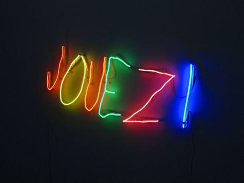 Claude Lévèque, Jouez !, néon, 2009