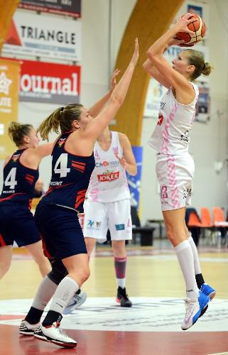 Justine BARTHELEMY face à Géraldine BERTAL