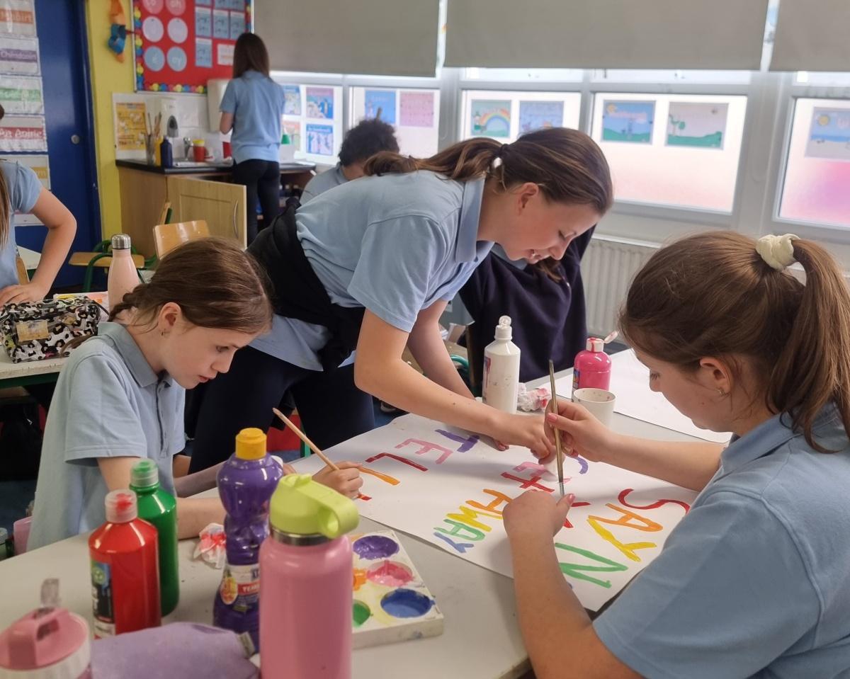 Bí Cineálta Posters 🎨 🖌 