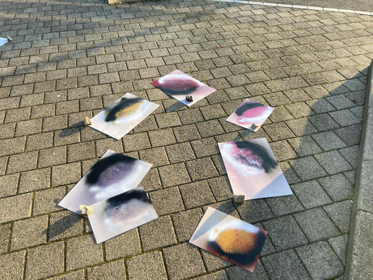 Planeten sprayen im Wahlfach "Bildnerisches Gestalten" der 3. Sek E Planeten sprayen im Wahlfach "Bildnerisches Gestalten" der 3. Sek E