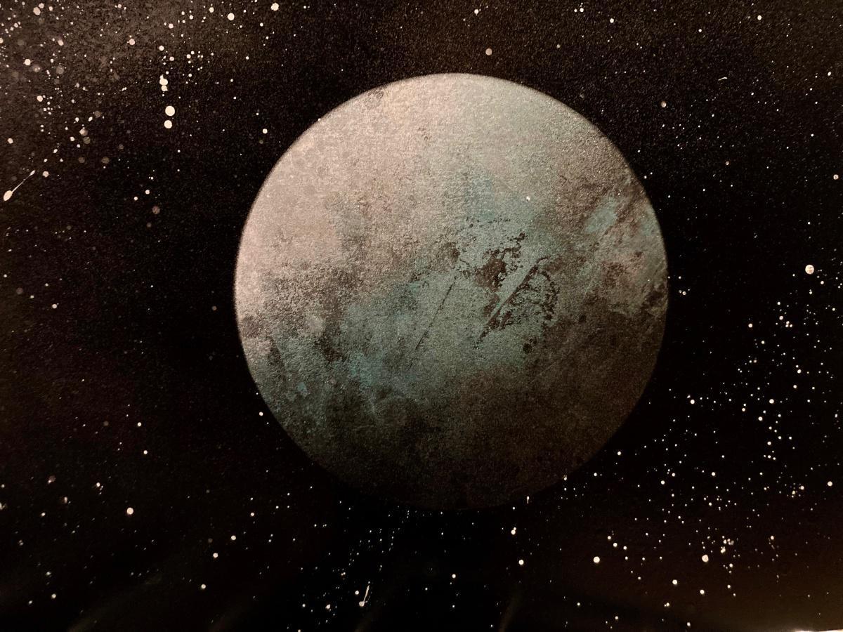 Planeten sprayen im Wahlfach "Bildnerisches Gestalten" der 3. Sek E Planeten sprayen im Wahlfach "Bildnerisches Gestalten" der 3. Sek E