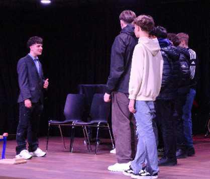 Theateraufführung der Klasse SB3d Theateraufführung der Klasse SB3d