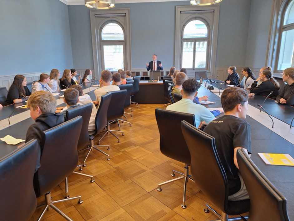 Besuch im Bundeshaus - Klasse SP2a Besuch im Bundeshaus - Klasse SP2a