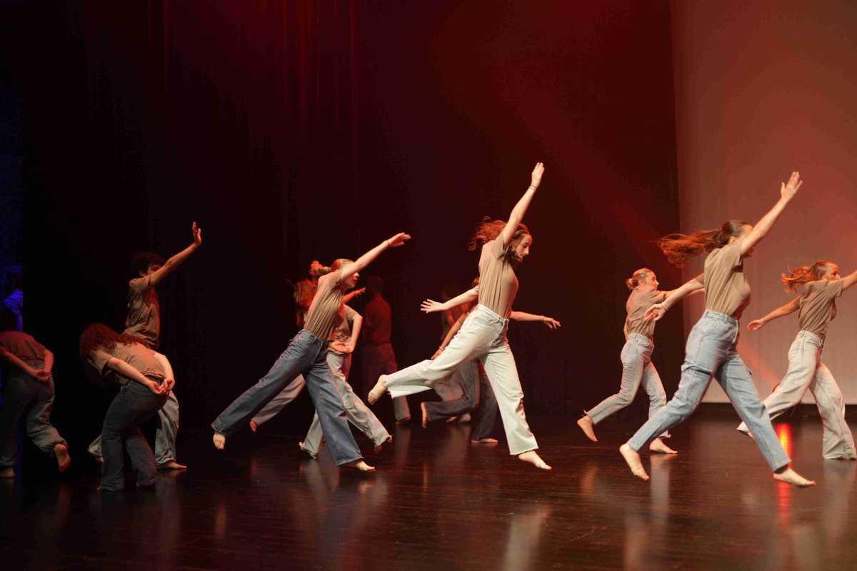 Cours de Danse Contemporaine pour Adultes Tous Niveaux à Metz Cours de Danse Contemporaine pour Adultes Tous Niveaux à Metz
