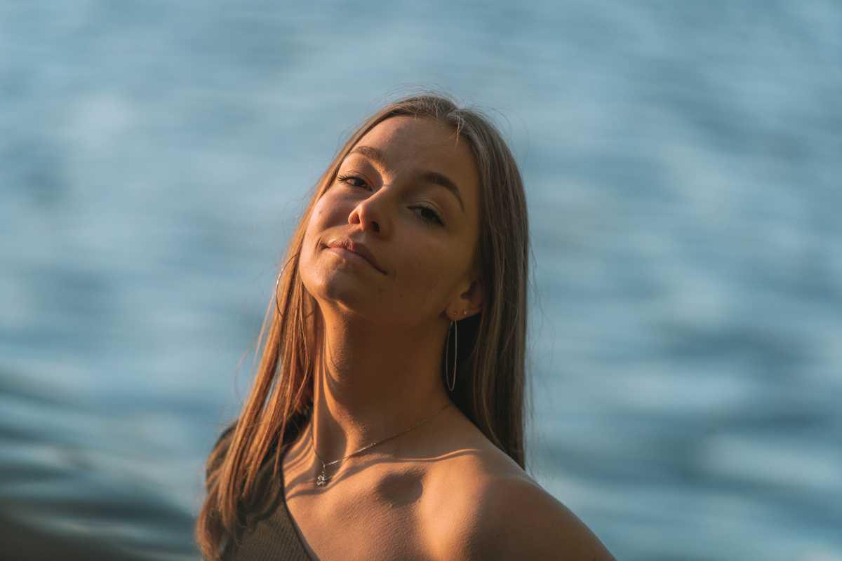 Maxine, PROFESSEUR DE DANSE CONTEMPORAINE Maxine, PROFESSEUR DE DANSE CONTEMPORAINE