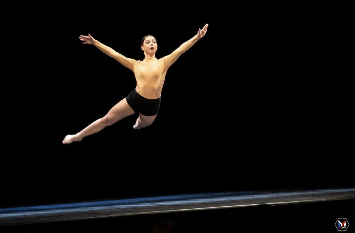 Léa, PROFESSEUR DE DANSE MODERN JAZZ & ÉVEIL  Léa, PROFESSEUR DE DANSE MODERN JAZZ & ÉVEIL