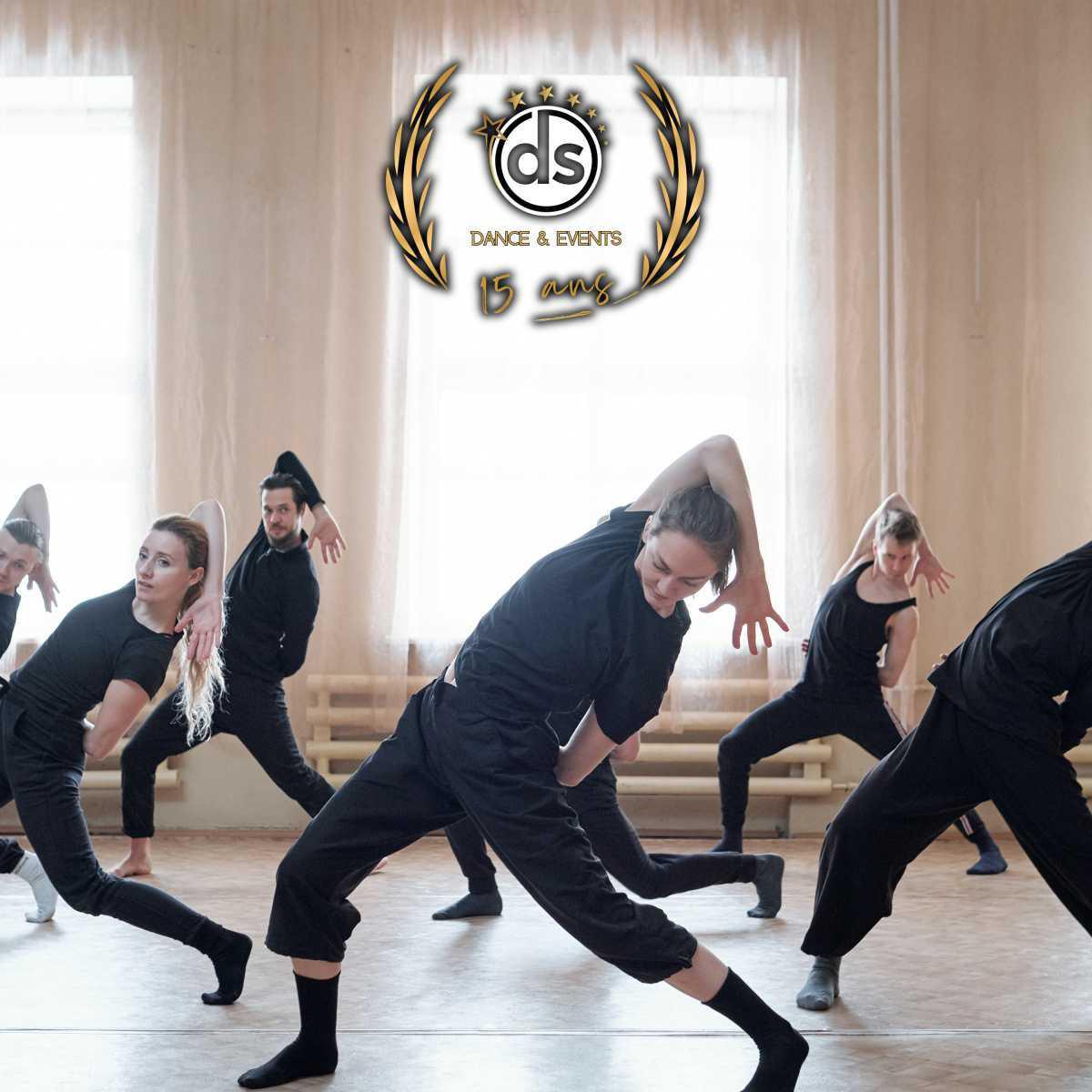 Spectacle de Danse pour Évènement d'Entreprise & Autres (Festival, Ville, etc.) Spectacle de Danse pour Évènement d'Entreprise & Autres (Festival, Ville, etc.)