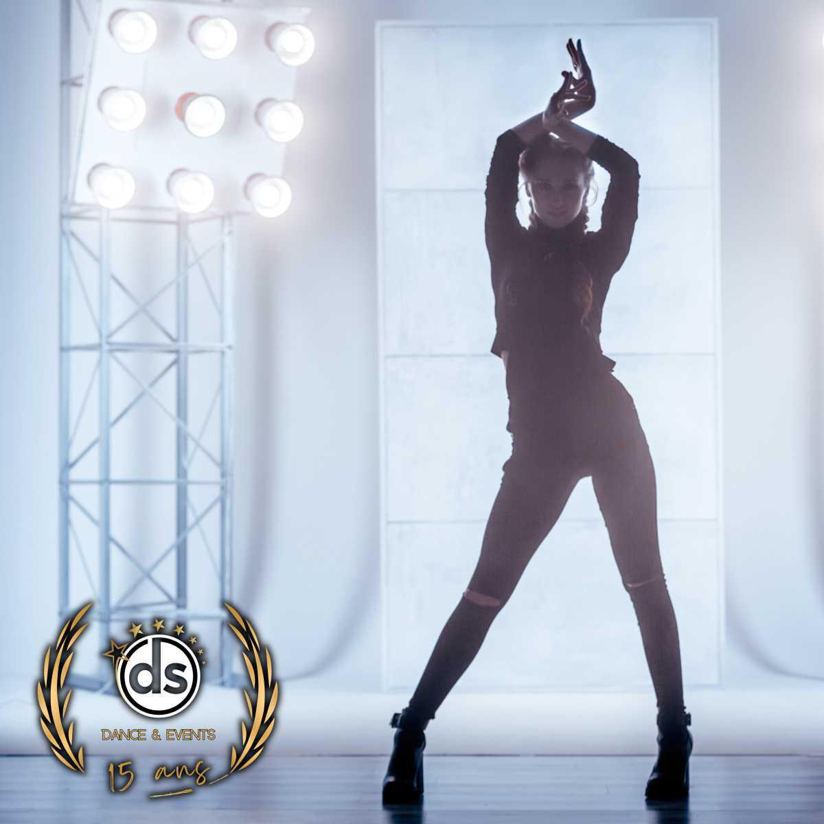 Spectacle de Danse pour Évènement d'Entreprise & Autres (Festival, Ville, etc.) Spectacle de Danse pour Évènement d'Entreprise & Autres (Festival, Ville, etc.)