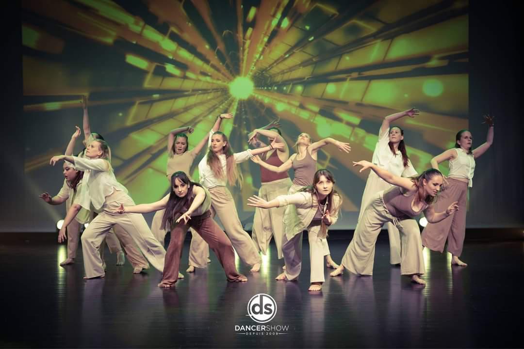 STAGE DE DANSE MODERN JAZZ avec ÉLODIE CALIFANO STAGE DE DANSE MODERN JAZZ avec ÉLODIE CALIFANO