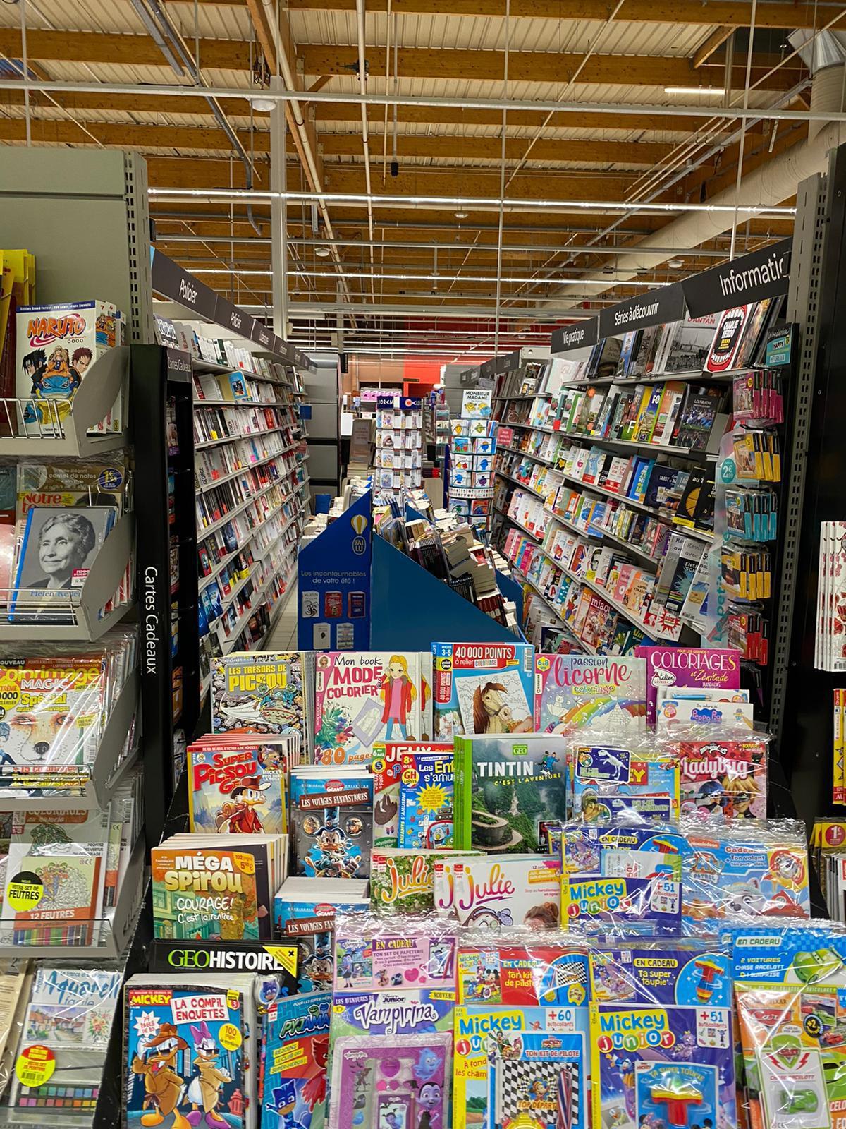 Reconfinement - Livres, jouets, vêtements : entre la fermeture des rayons dans les grandes surfaces et la réouverture des petits commerces, la fronde s'organise