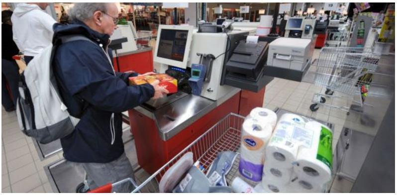 Caisses automatiques : les supermarchés confrontés à une hausse des vols
